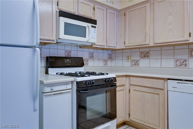 2032 Bavington Drive B, Las Vegas, NV 89108