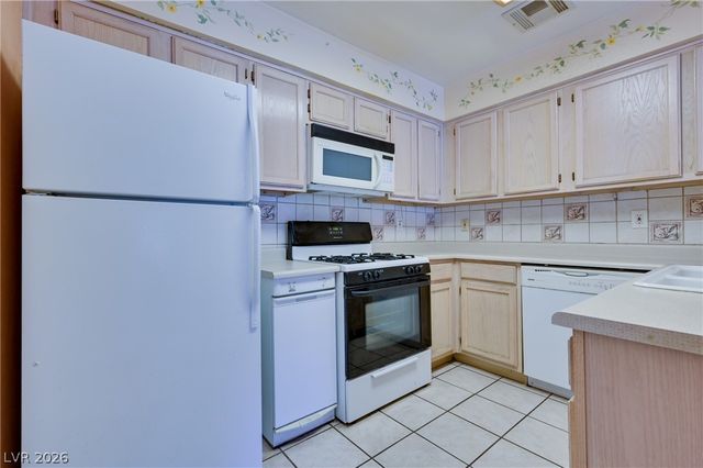 2032 Bavington Drive B, Las Vegas, NV 89108