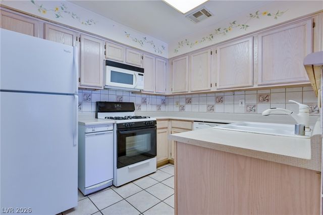 2032 Bavington Drive B, Las Vegas, NV 89108