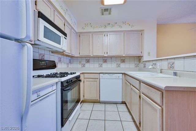2032 Bavington Drive B, Las Vegas, NV 89108