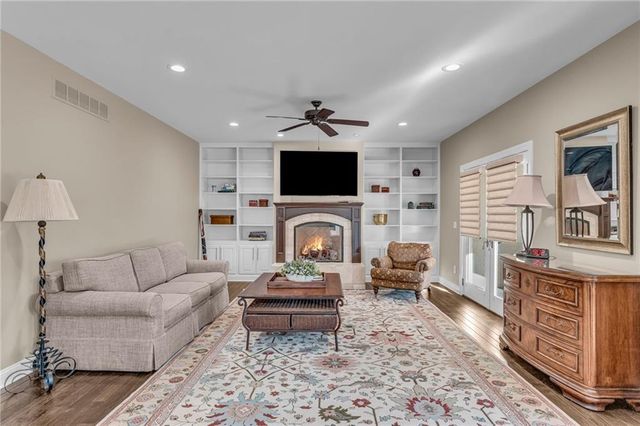 1727 Lake Alvamar Drive, Lawrence, KS 66047