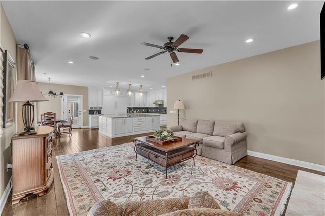 1727 Lake Alvamar Drive, Lawrence, KS 66047