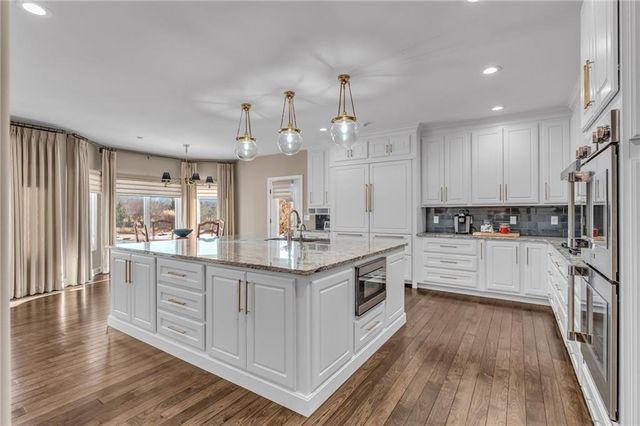 1727 Lake Alvamar Drive, Lawrence, KS 66047