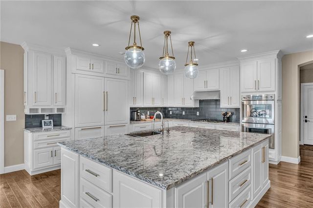 1727 Lake Alvamar Drive, Lawrence, KS 66047