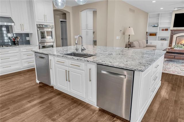 1727 Lake Alvamar Drive, Lawrence, KS 66047