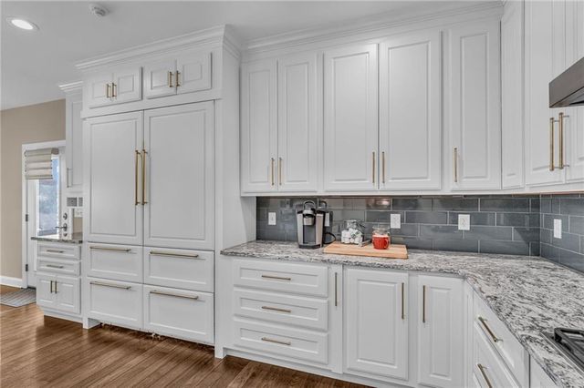 1727 Lake Alvamar Drive, Lawrence, KS 66047