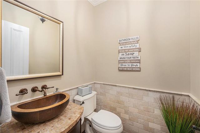 1727 Lake Alvamar Drive, Lawrence, KS 66047