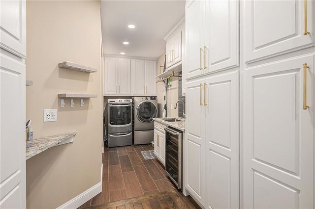 1727 Lake Alvamar Drive, Lawrence, KS 66047