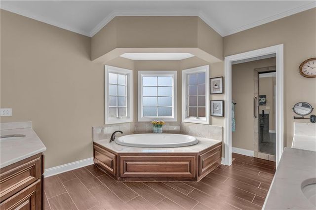 1727 Lake Alvamar Drive, Lawrence, KS 66047