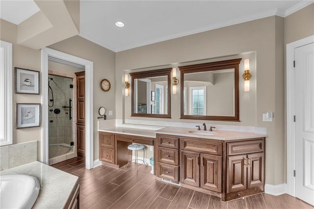 1727 Lake Alvamar Drive, Lawrence, KS 66047