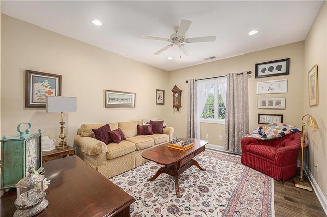 1727 Lake Alvamar Drive, Lawrence, KS 66047