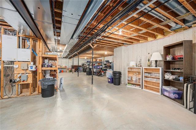 1727 Lake Alvamar Drive, Lawrence, KS 66047