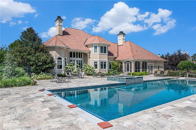 1727 Lake Alvamar Drive, Lawrence, KS 66047