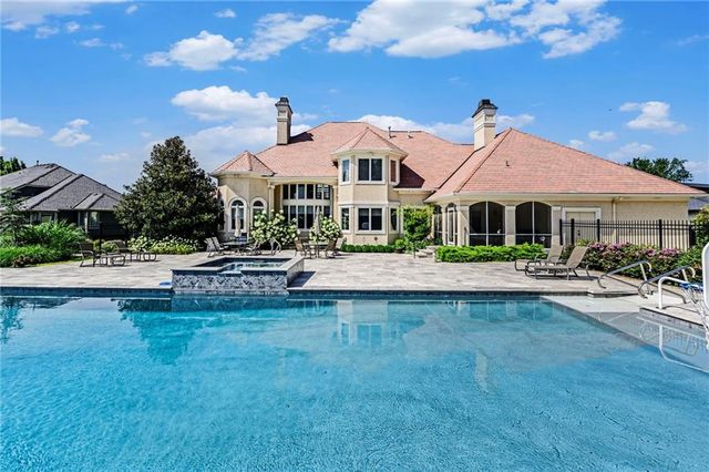 1727 Lake Alvamar Drive, Lawrence, KS 66047