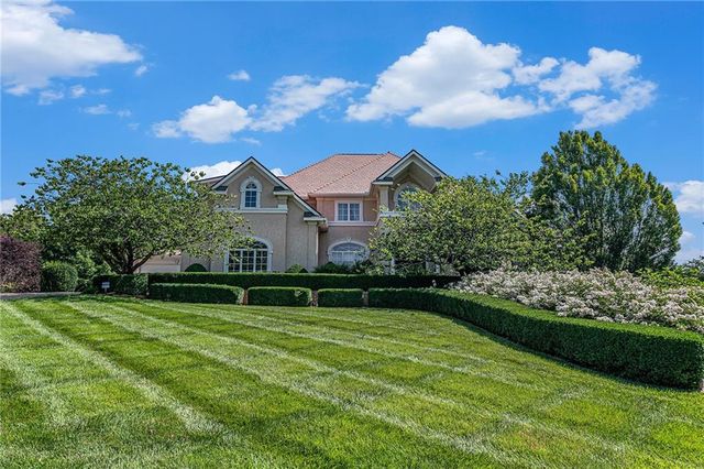 1727 Lake Alvamar Drive, Lawrence, KS 66047