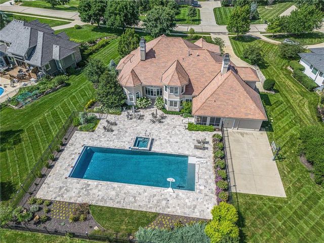 1727 Lake Alvamar Drive, Lawrence, KS 66047