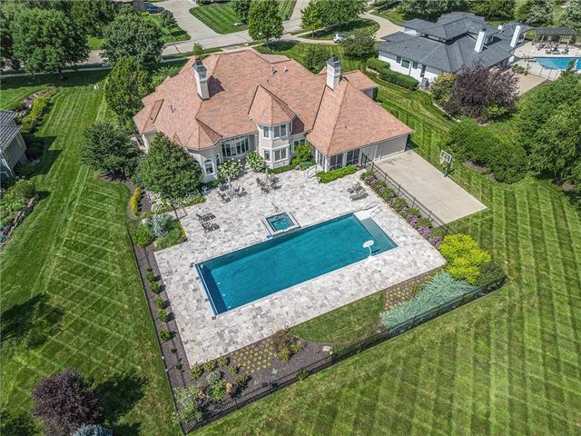 1727 Lake Alvamar Drive, Lawrence, KS 66047