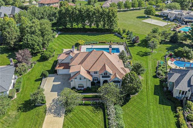 1727 Lake Alvamar Drive, Lawrence, KS 66047