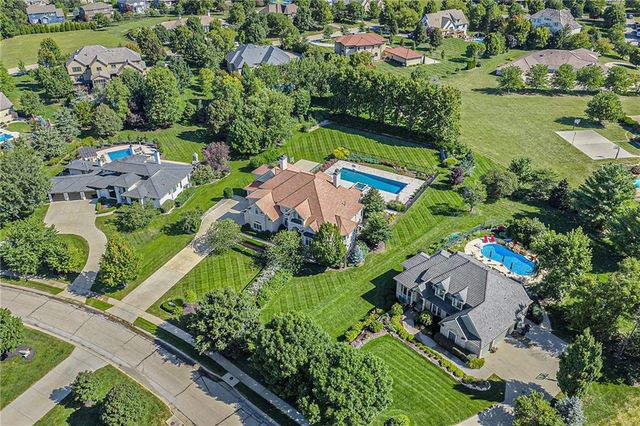 1727 Lake Alvamar Drive, Lawrence, KS 66047