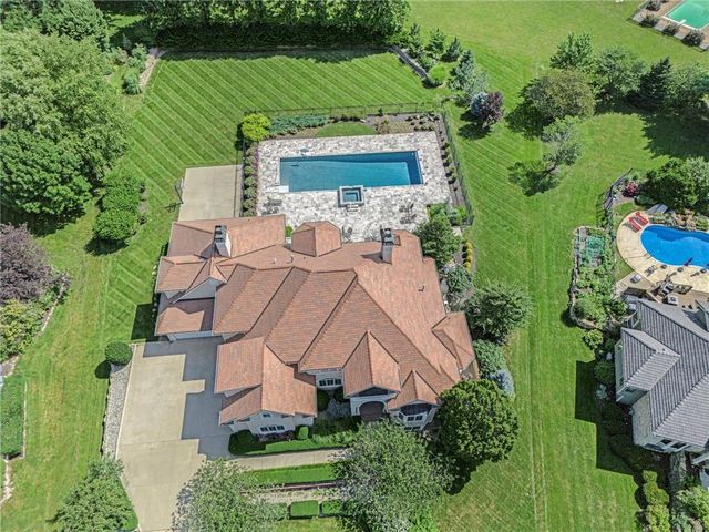 1727 Lake Alvamar Drive, Lawrence, KS 66047