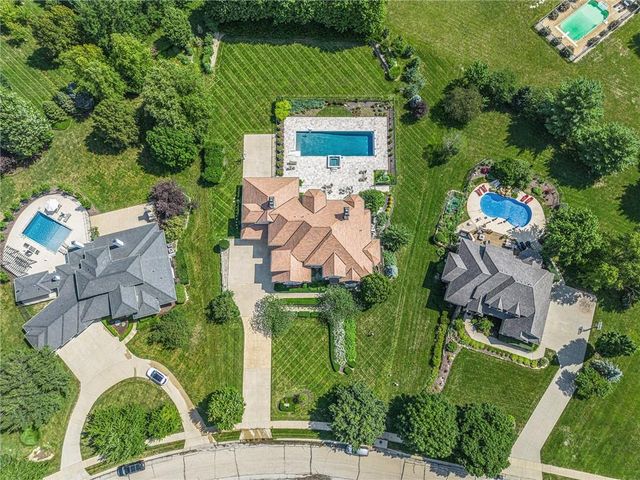 1727 Lake Alvamar Drive, Lawrence, KS 66047