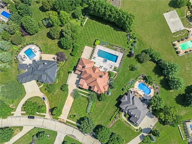 1727 Lake Alvamar Drive, Lawrence, KS 66047