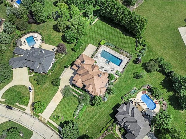 1727 Lake Alvamar Drive, Lawrence, KS 66047