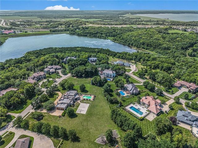 1727 Lake Alvamar Drive, Lawrence, KS 66047