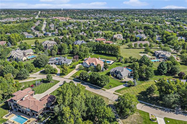 1727 Lake Alvamar Drive, Lawrence, KS 66047