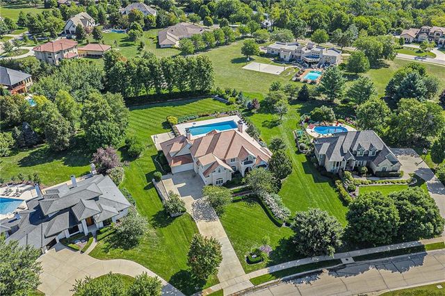 1727 Lake Alvamar Drive, Lawrence, KS 66047