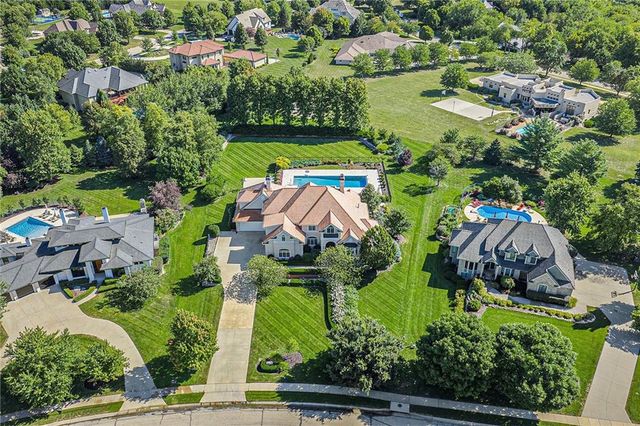 1727 Lake Alvamar Drive, Lawrence, KS 66047