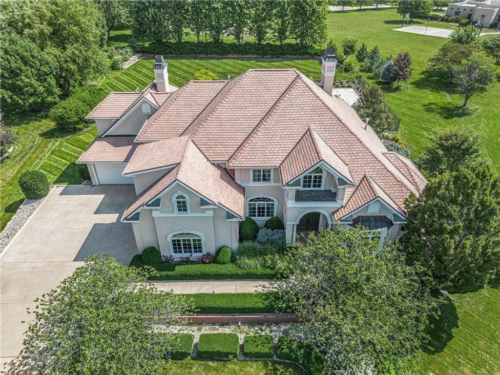 1727 Lake Alvamar Drive, Lawrence, KS 66047