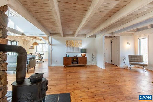 5875 BURNETT LN, Advance Mills, VA 22968