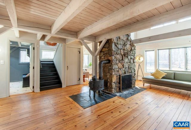 5875 BURNETT LN, Advance Mills, VA 22968