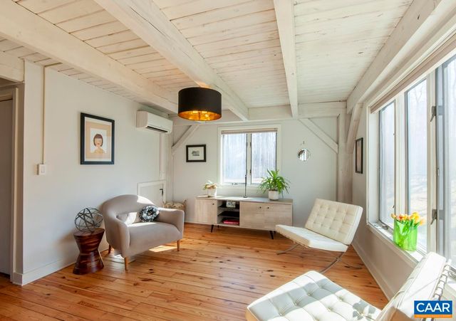 5875 BURNETT LN, Advance Mills, VA 22968