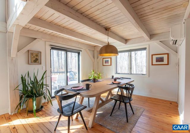 5875 BURNETT LN, Advance Mills, VA 22968