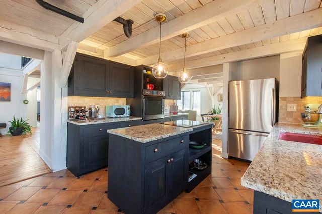 5875 BURNETT LN, Advance Mills, VA 22968