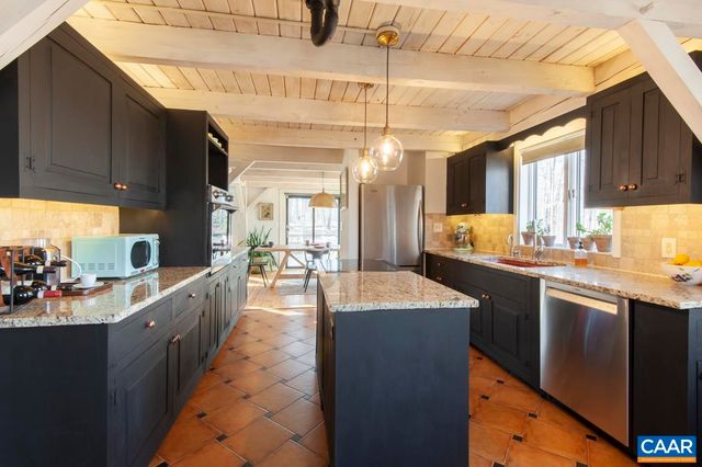 5875 BURNETT LN, Advance Mills, VA 22968