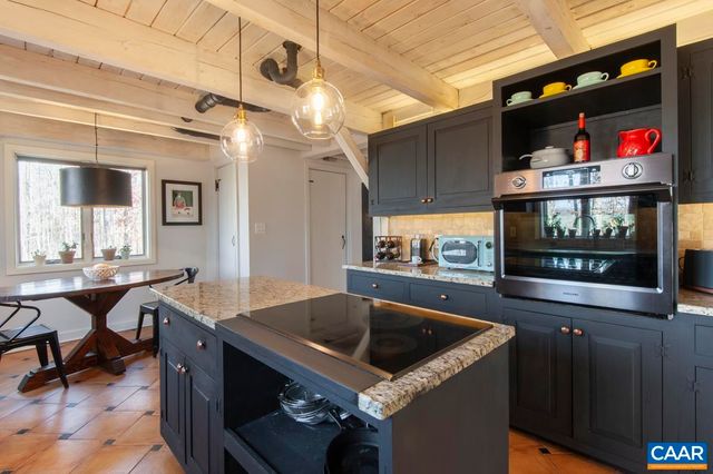 5875 BURNETT LN, Advance Mills, VA 22968