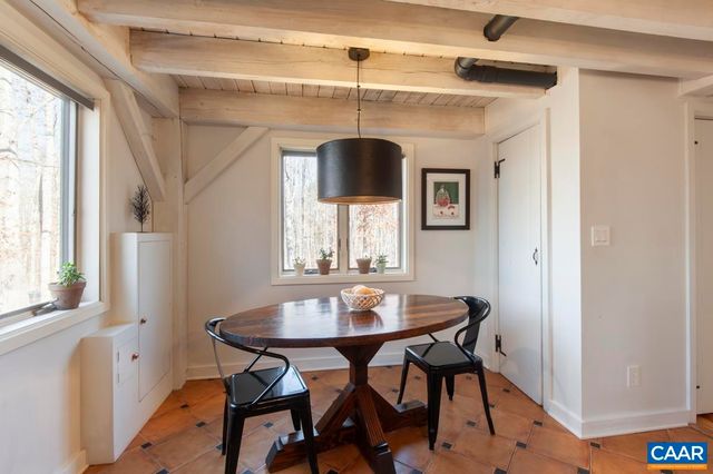 5875 BURNETT LN, Advance Mills, VA 22968