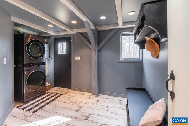 5875 BURNETT LN, Advance Mills, VA 22968