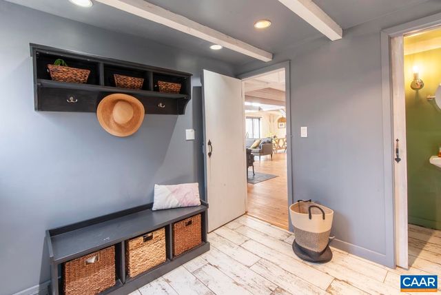 5875 BURNETT LN, Advance Mills, VA 22968