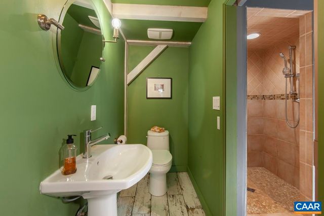 5875 BURNETT LN, Advance Mills, VA 22968