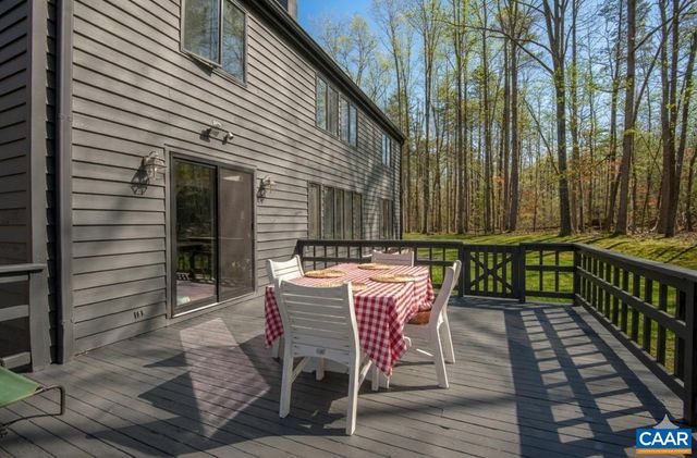 5875 BURNETT LN, Advance Mills, VA 22968