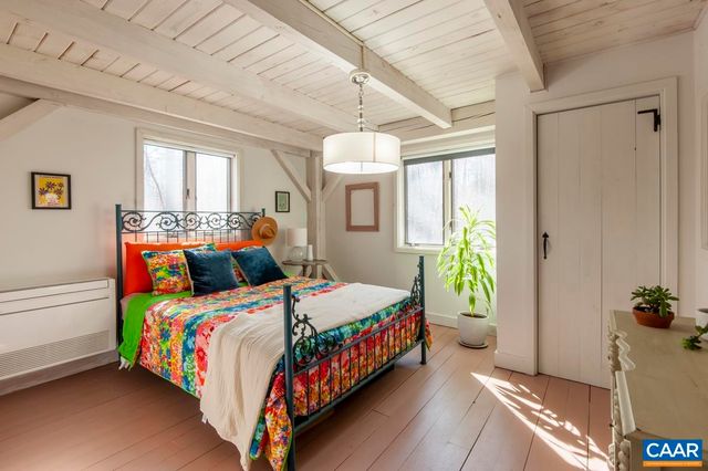 5875 BURNETT LN, Advance Mills, VA 22968