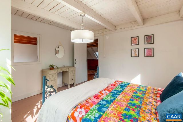 5875 BURNETT LN, Advance Mills, VA 22968