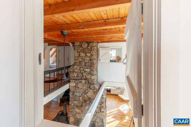 5875 BURNETT LN, Advance Mills, VA 22968