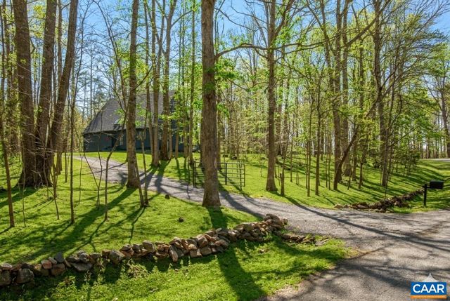 5875 BURNETT LN, Advance Mills, VA 22968