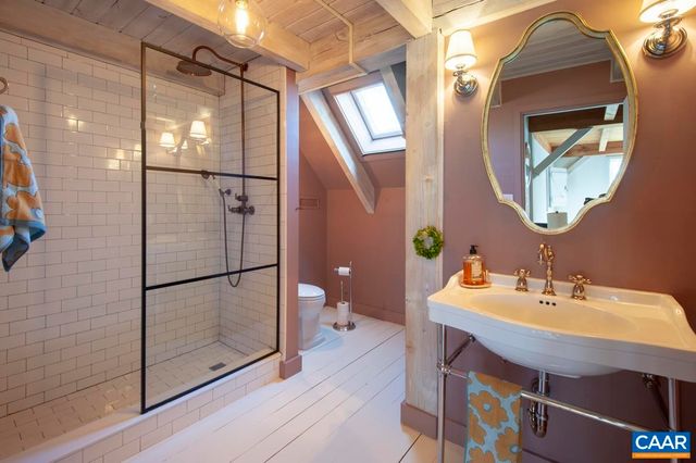 5875 BURNETT LN, Advance Mills, VA 22968