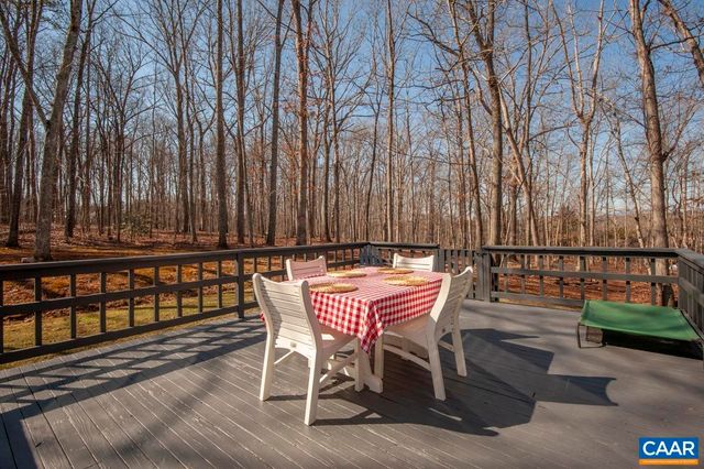 5875 BURNETT LN, Advance Mills, VA 22968